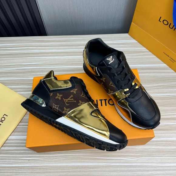 Fair Used Men Size 9 (Euro Sz 42) Louis Vuitton Run Away Sneakers Monogram Logo - Picture 1 of 16